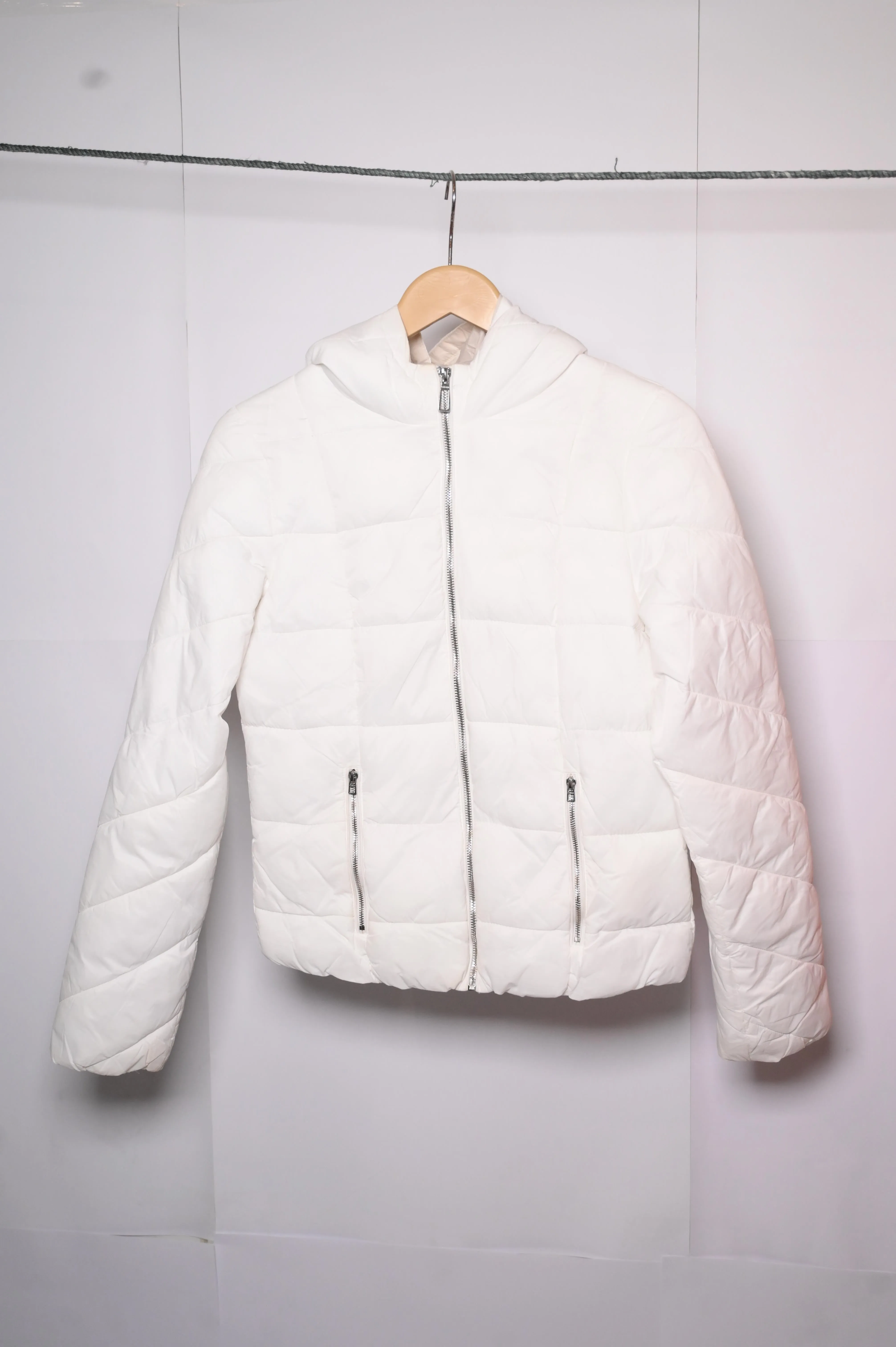 Bershka White Puffer Jacket (Unisex)- Small