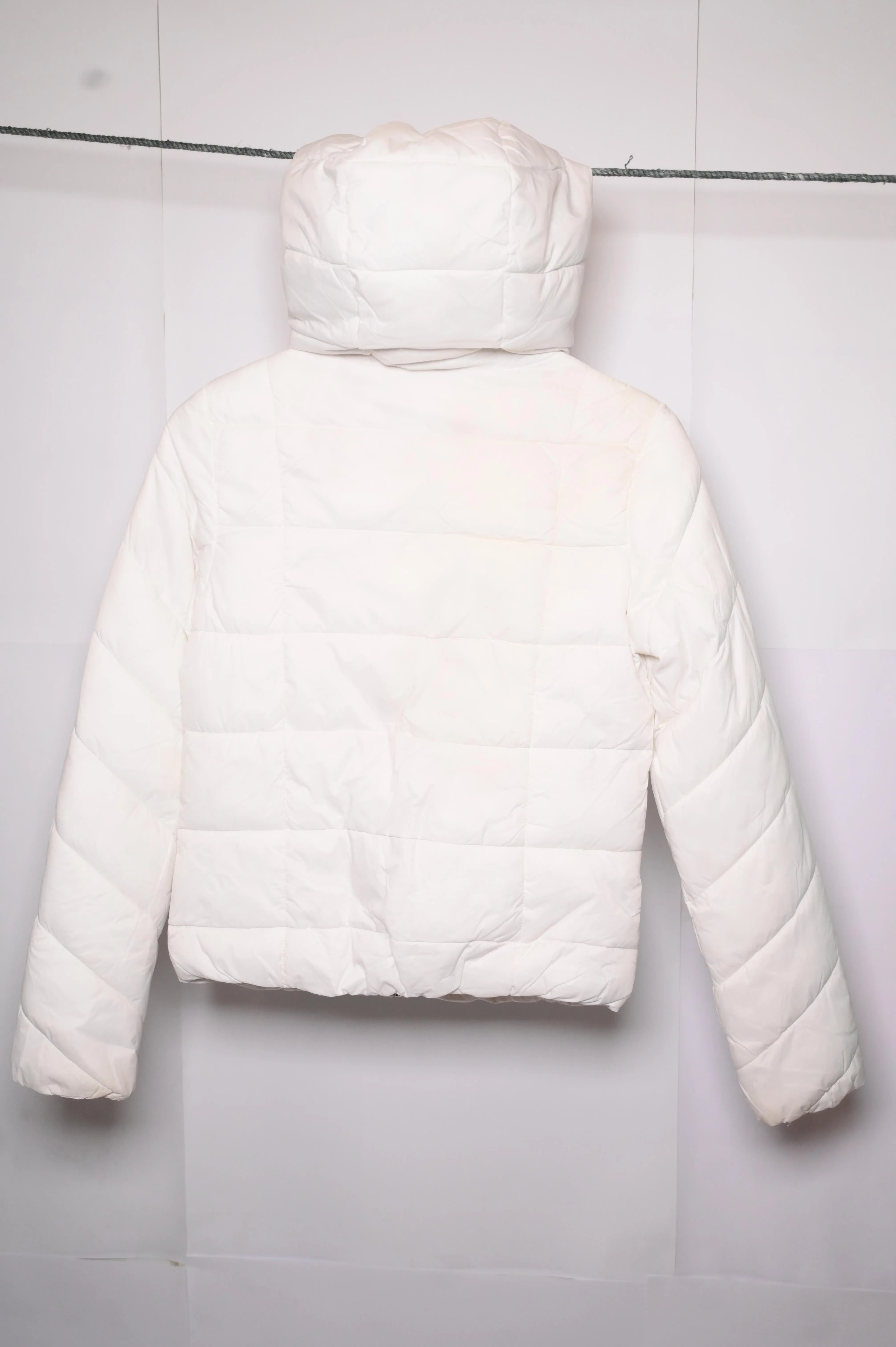 Bershka White Puffer Jacket (Unisex)- Small