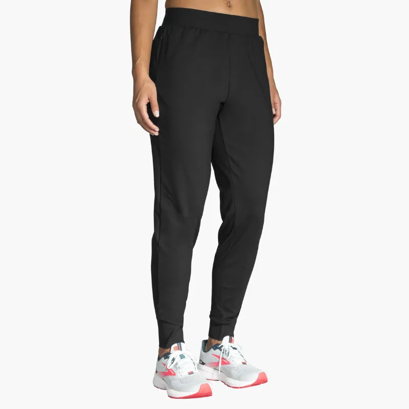 Brooks Women's Momentum Thermal Pant in Black