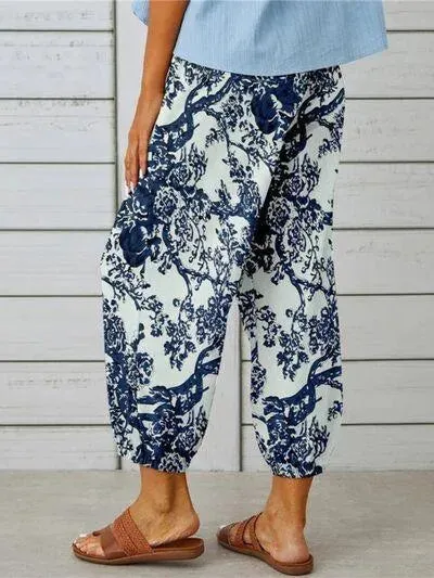 Effortlessly Stylish: Printed Tied Cropped Pants for Casual Occasions