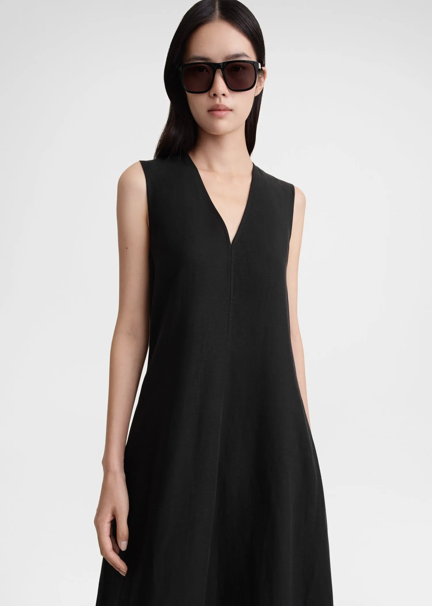 Fluid V-neck dress black