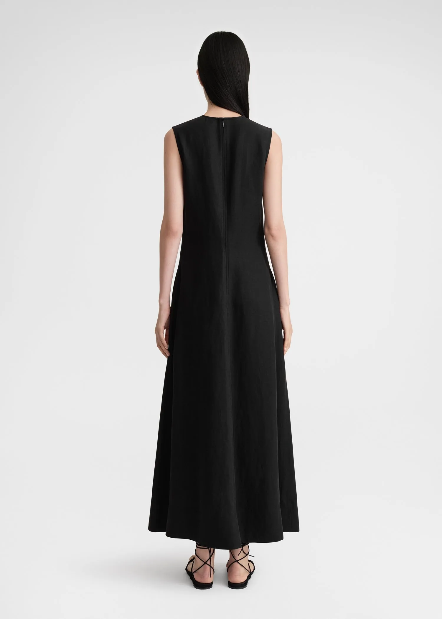 Fluid V-neck dress black