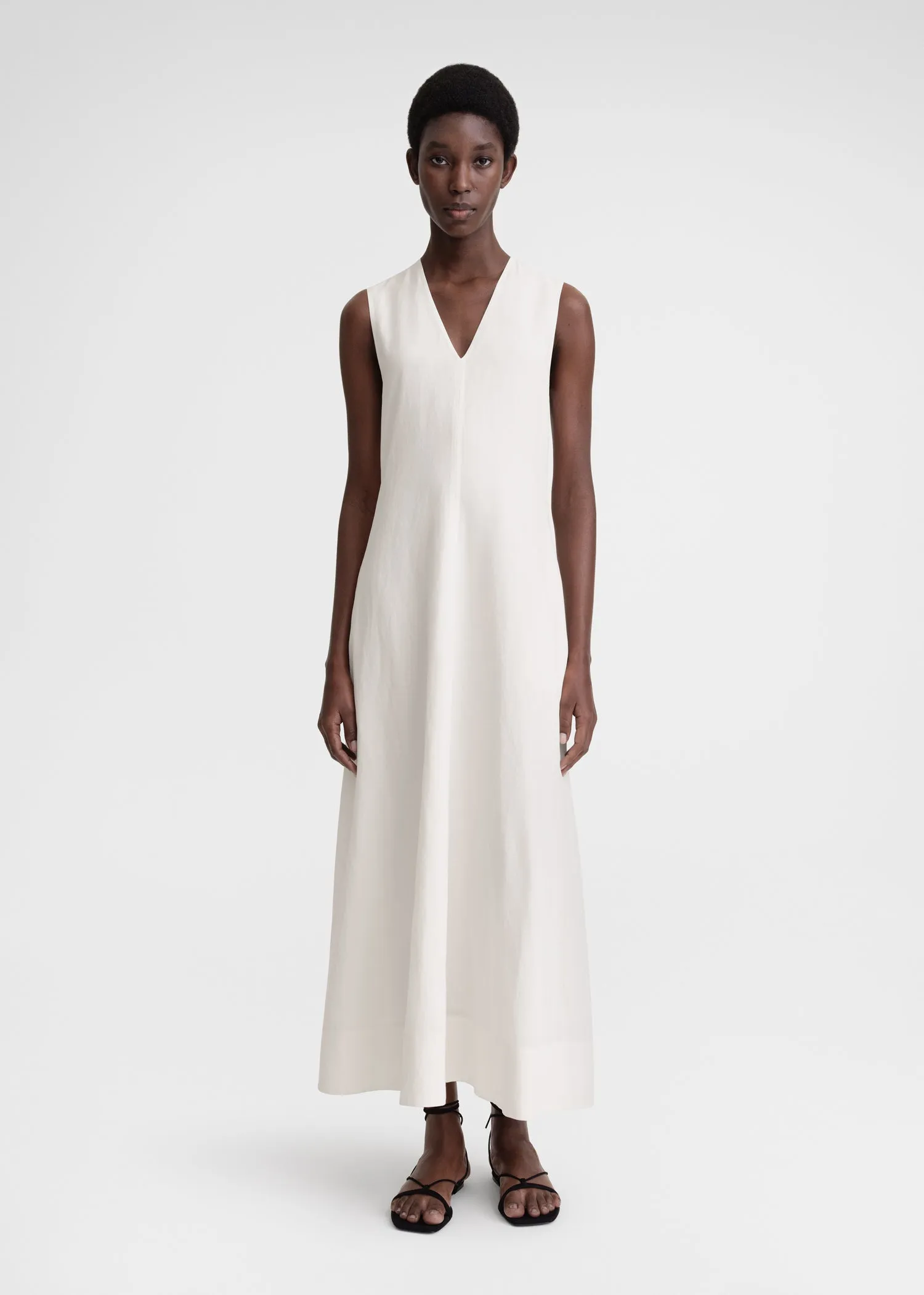 Fluid V-neck dress off white