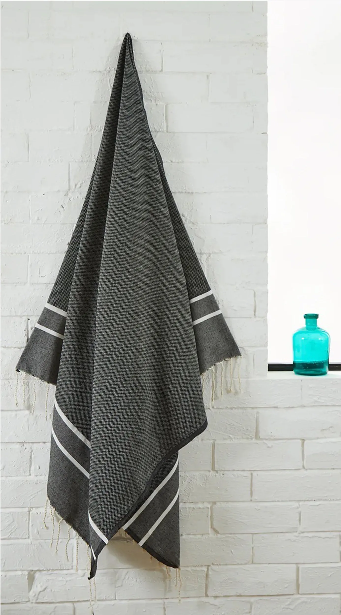 Noir Herringbone Fouta